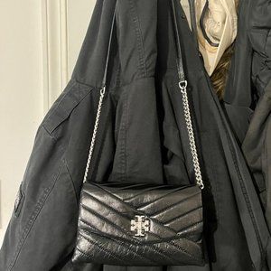 Tory Burch Kira Chevron Chain Wallet - Black/Rolled Nickel